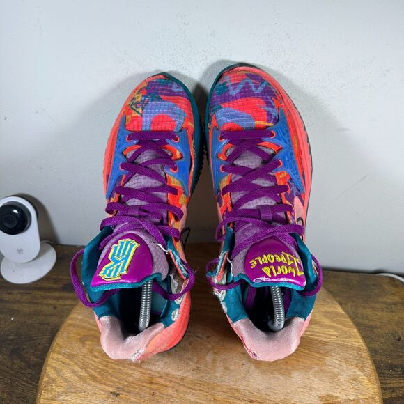 Nike Kyrie 4 Low 1 World 1 People Men\'s Size 10.5 Shoes Sneakers CW3985-600 main image 2